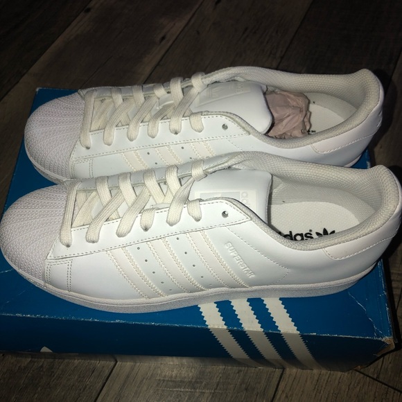 All white Adidas superstars 10.5 - Picture 2 of 4